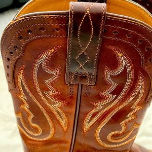 Ariat cowgirl boots